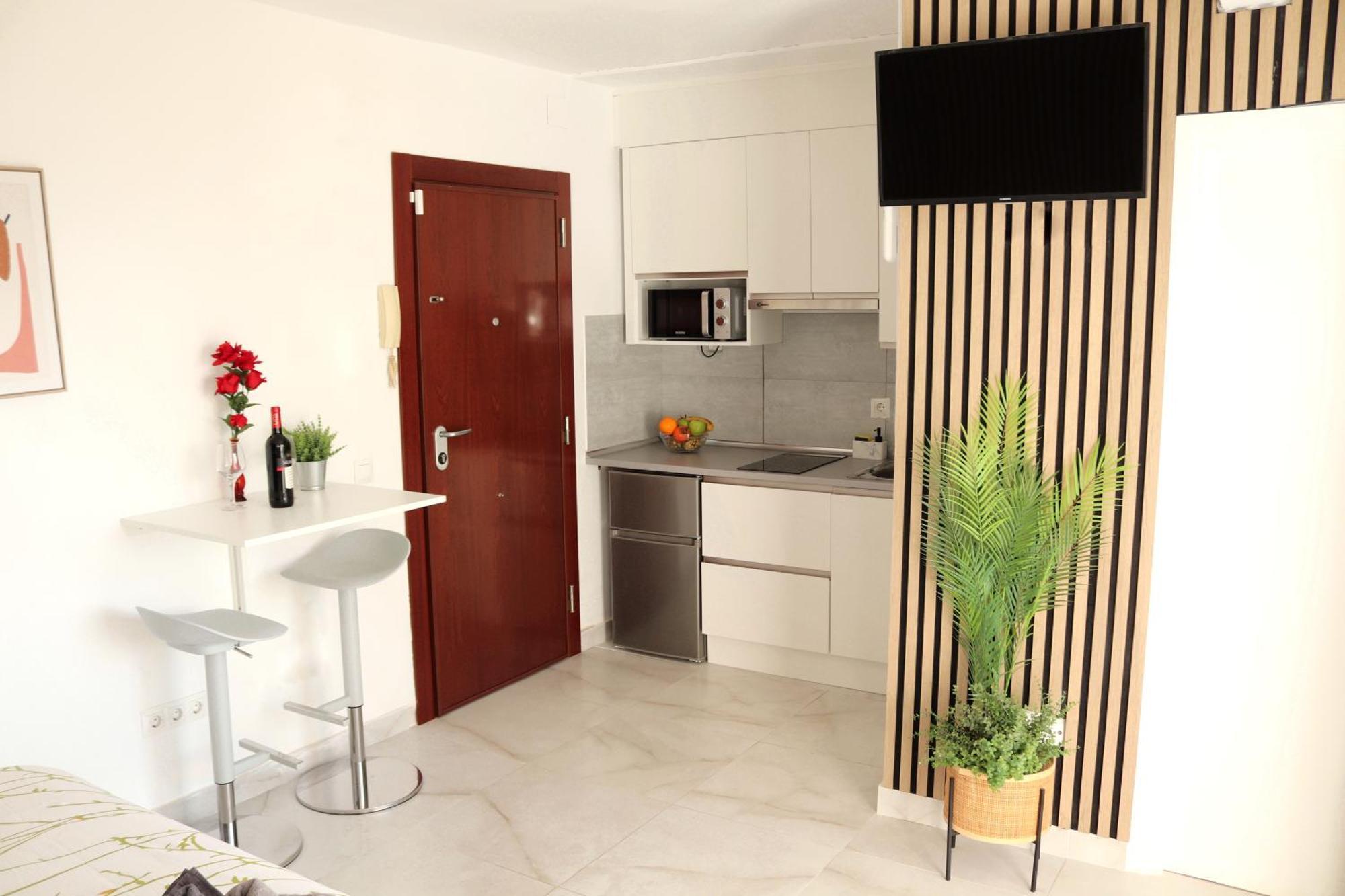 Sunset Sunny Balcony & Sea Views Apartament
